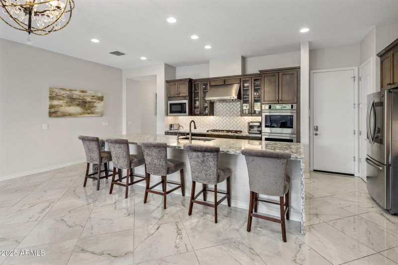 Large Island with Seating