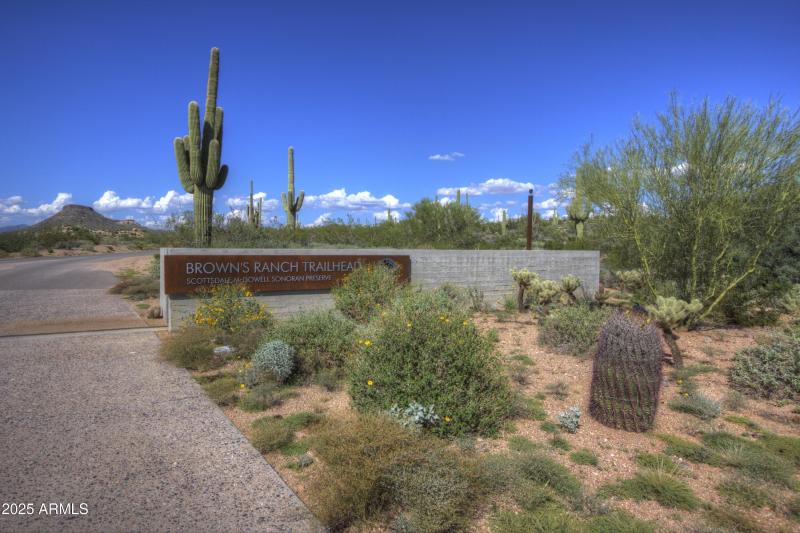 Brown's Ranch Trailhead Entr