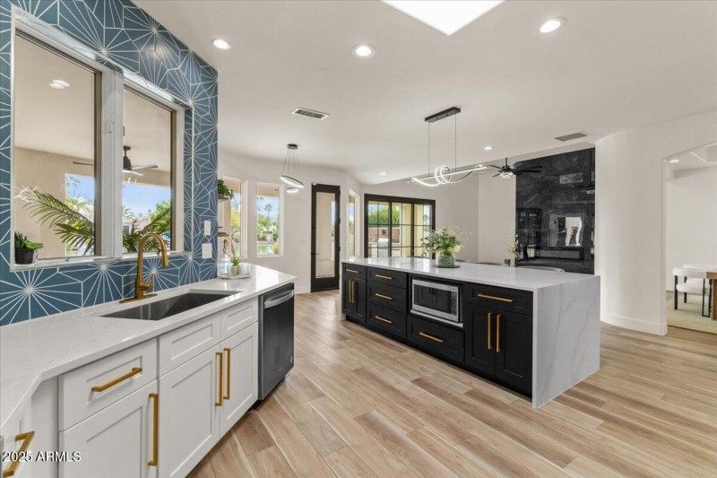 Island overlooking Great Room