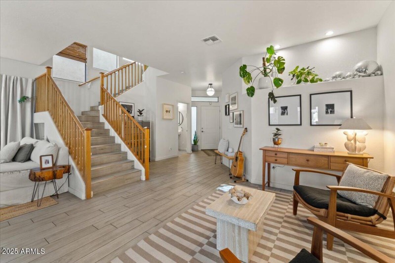 12-Sitting area and Entry