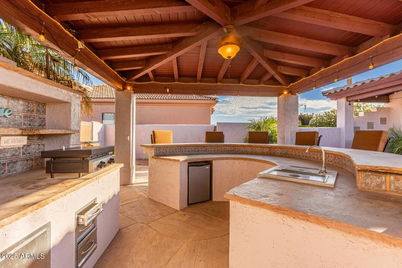 Outdoor Kitchen