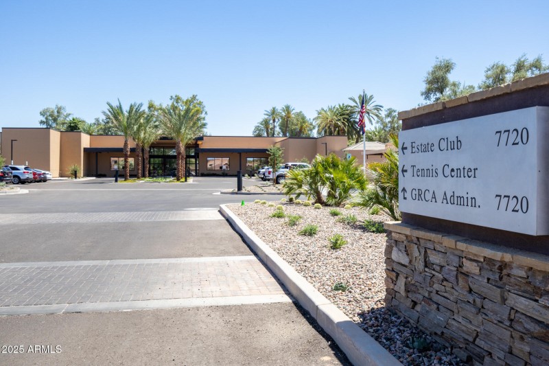 ENTRY TO ESTATE CLUB