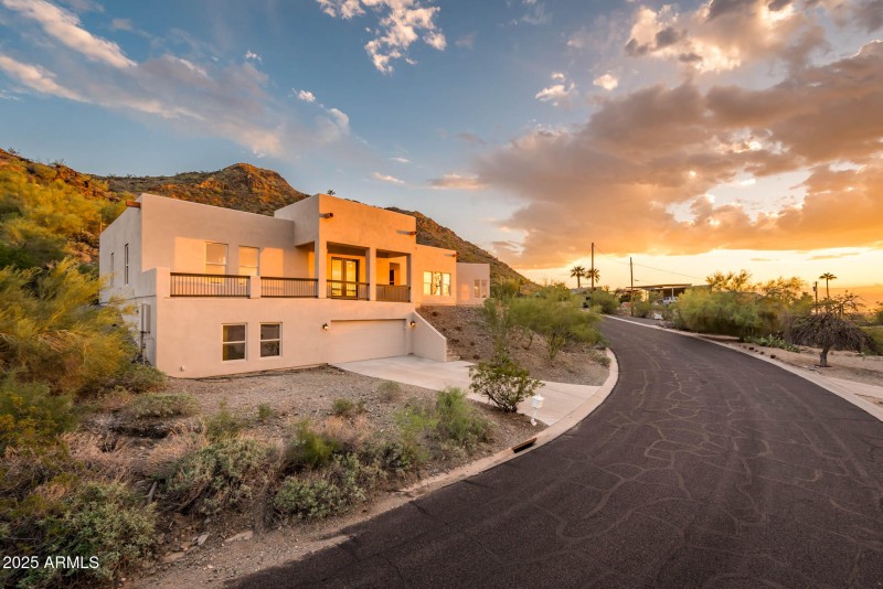 9219 N 16th Pl - MLS-4