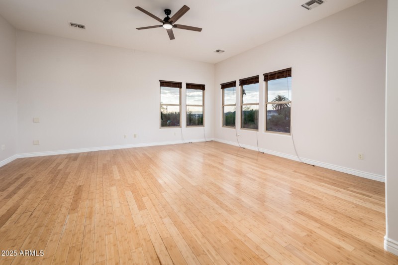 9219 N 16th Pl - MLS-9