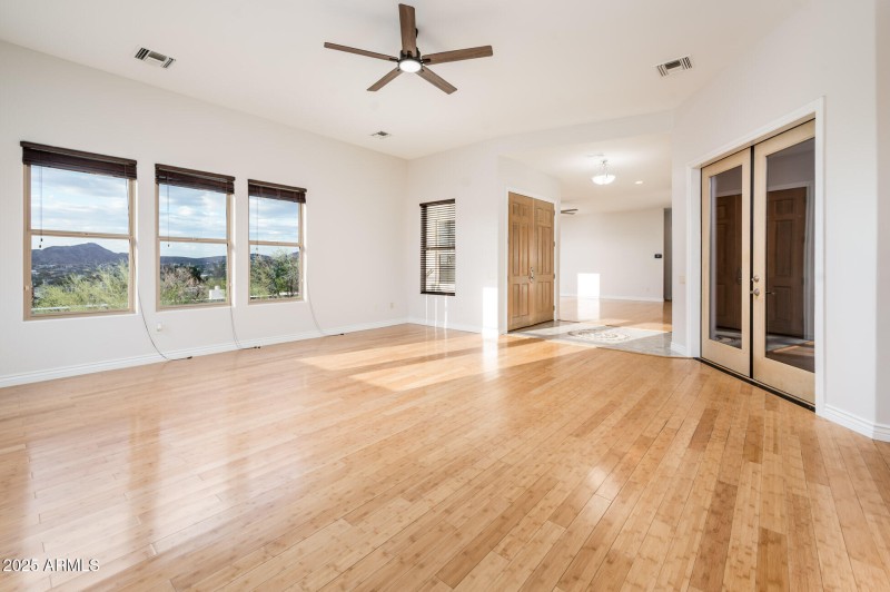 9219 N 16th Pl - MLS-10