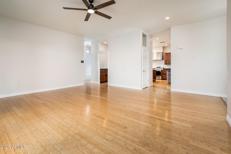 9219 N 16th Pl - MLS-14