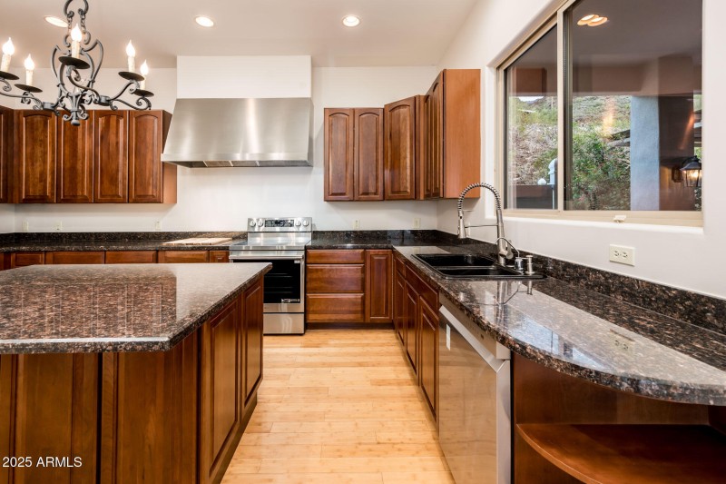 9219 N 16th Pl - MLS-17