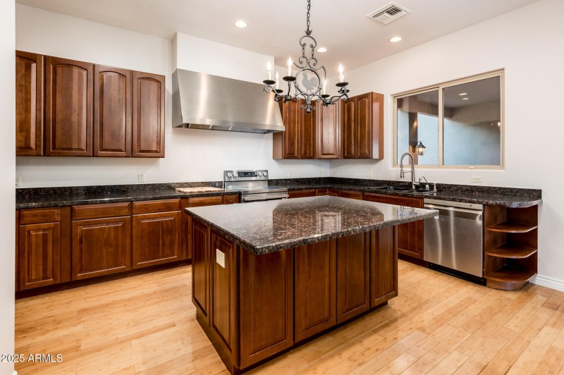 9219 N 16th Pl - MLS-18