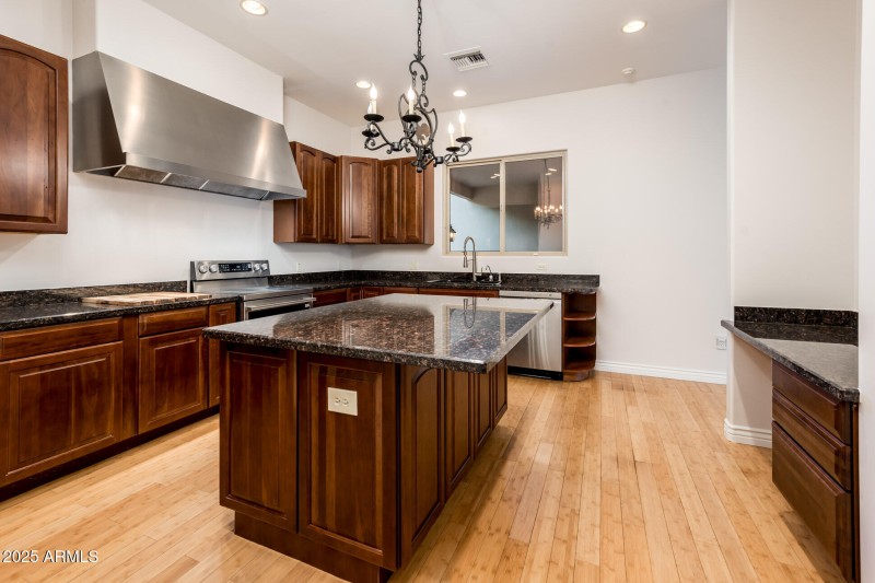 9219 N 16th Pl - MLS-19