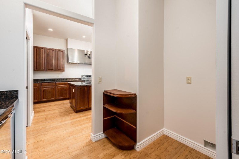 9219 N 16th Pl - MLS-22