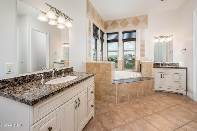 9219 N 16th Pl - MLS-28