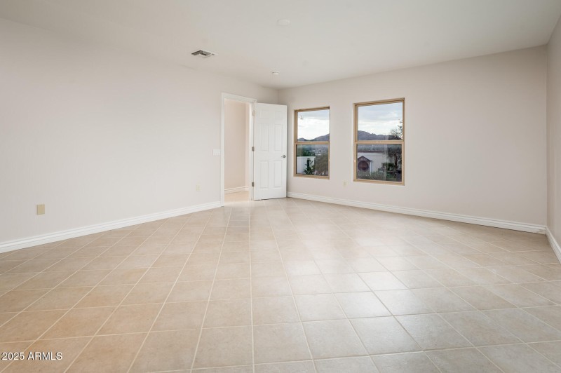 9219 N 16th Pl - MLS-40