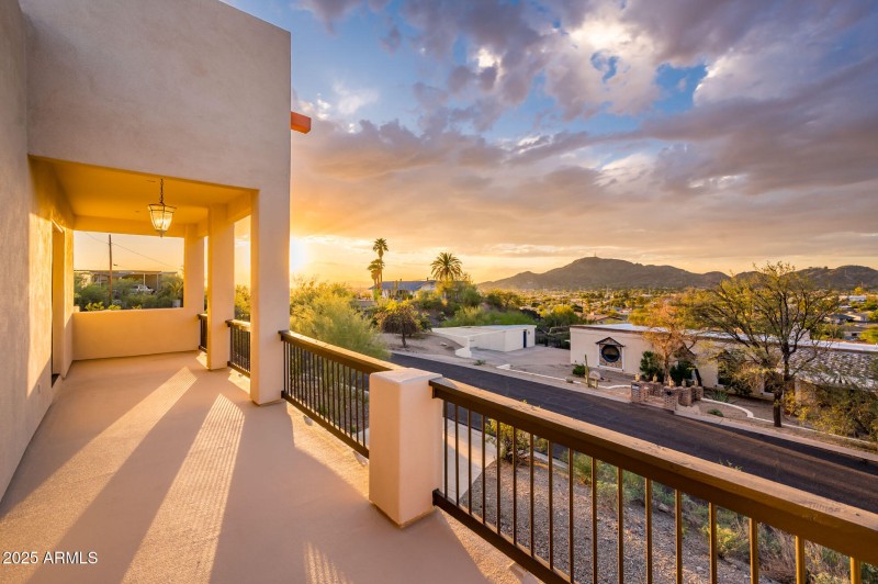 9219 N 16th Pl - MLS-48