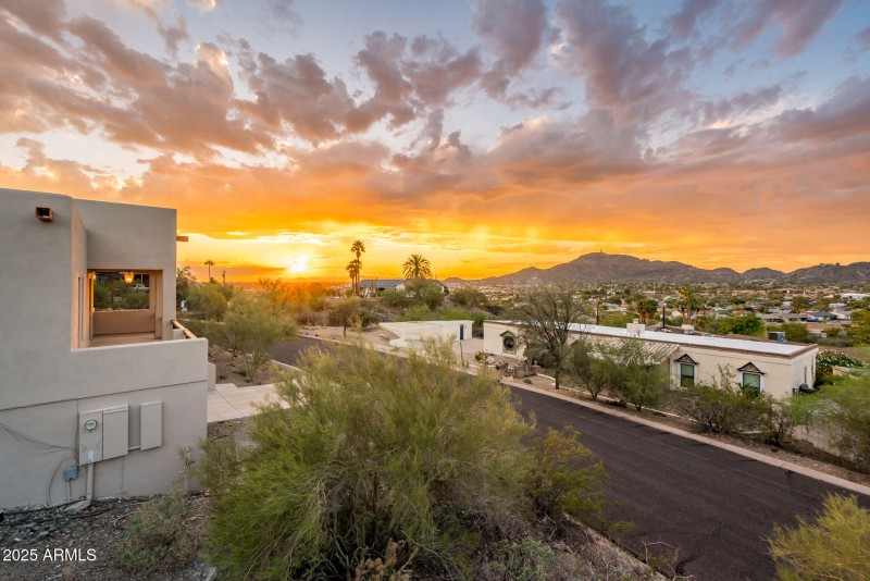 9219 N 16th Pl - MLS-53