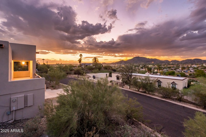 9219 N 16th Pl - MLS-54