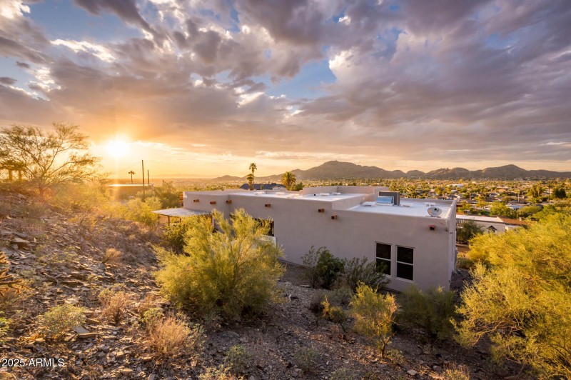 9219 N 16th Pl - MLS-56