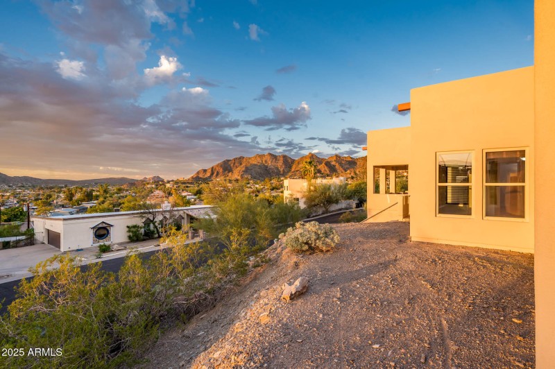 9219 N 16th Pl - MLS-64