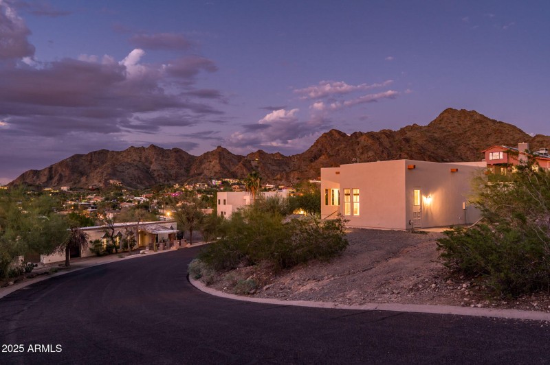 9219 N 16th Pl - MLS-70