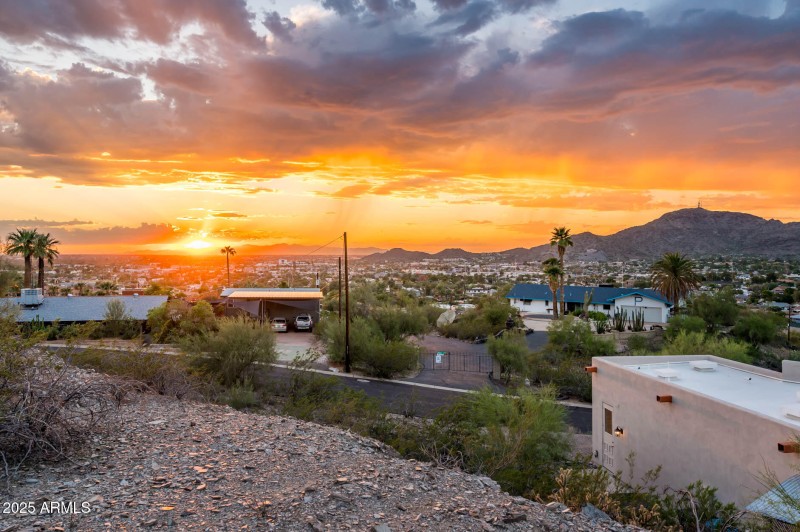 9219 N 16th Pl - MLS-72