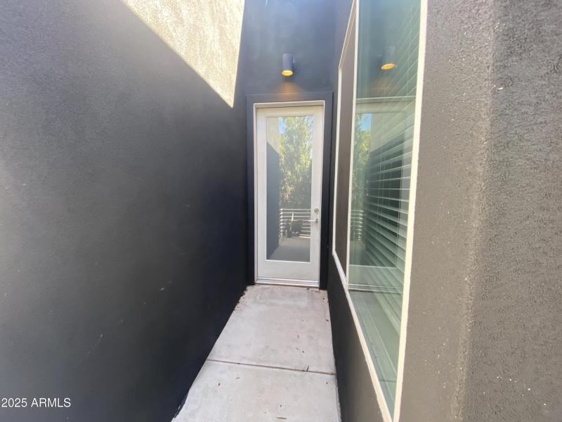 20250930_181918237_iOS