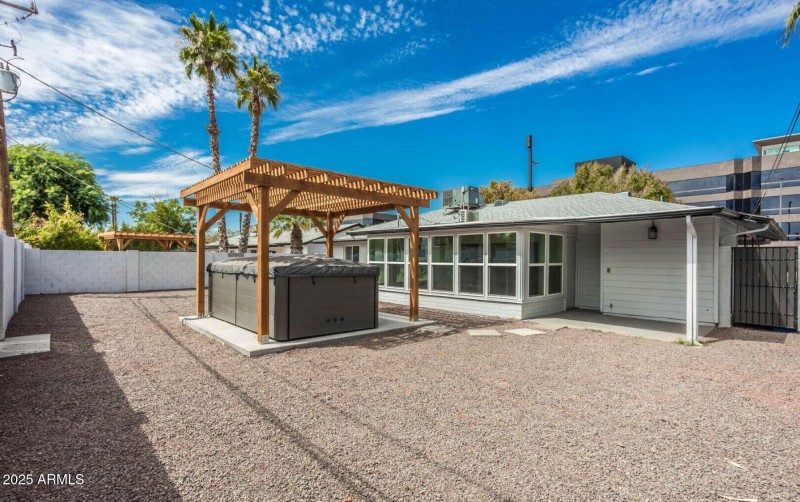 4729 Backyard w/Swim Spa