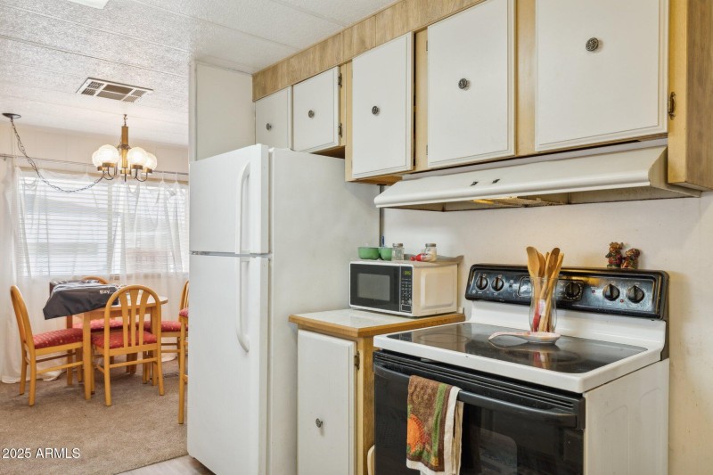 10-web-or-mls-2701-e-utopia-rd-lot-67