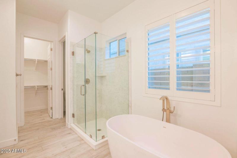 5641 Sayan - 20Primary Bathroom