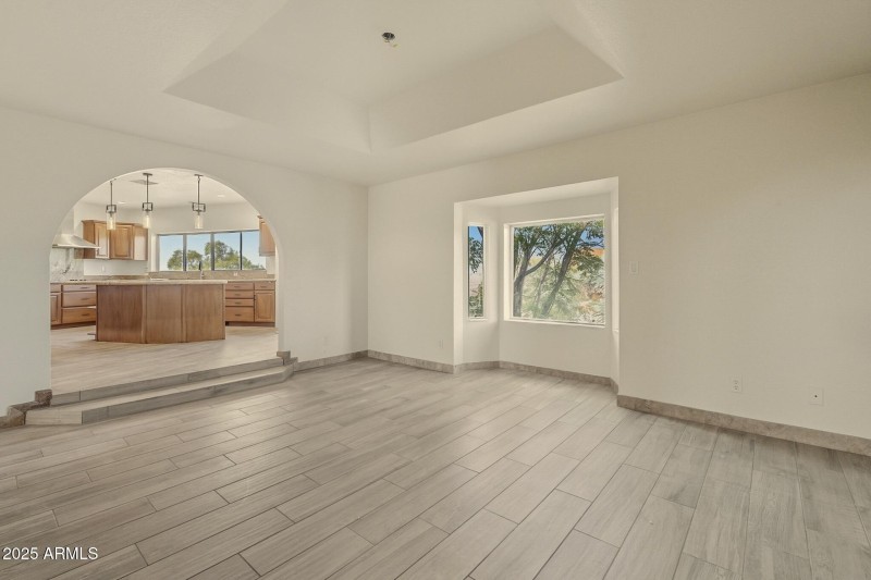 FORMAL DINING W/VIEWS!