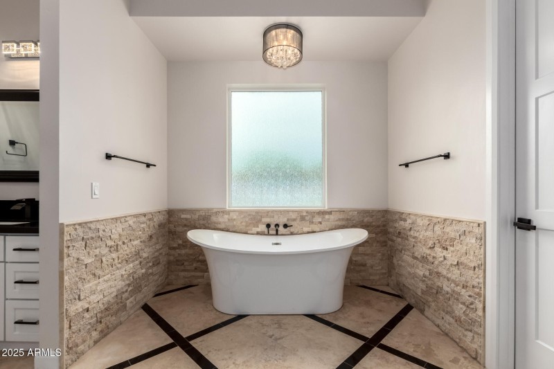 Master Bath Tub