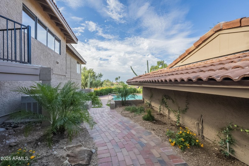BRICK PAVERS WALKWAY