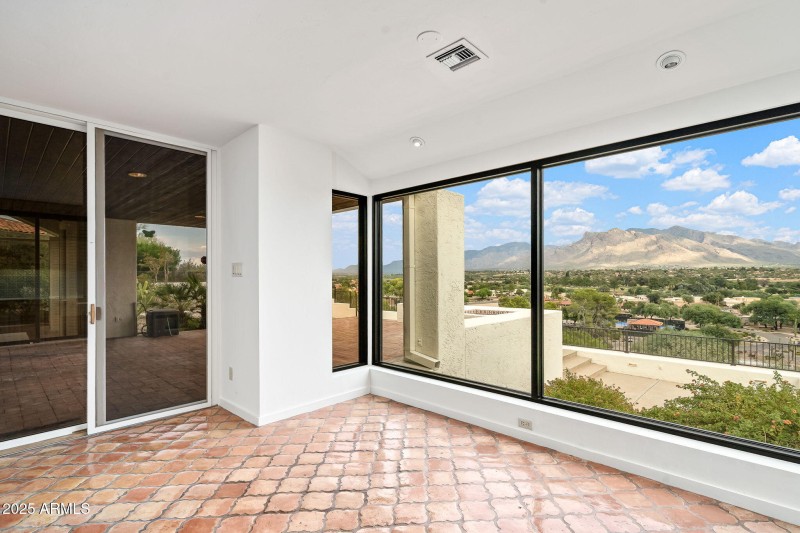 8450 N Nob Hill Drive