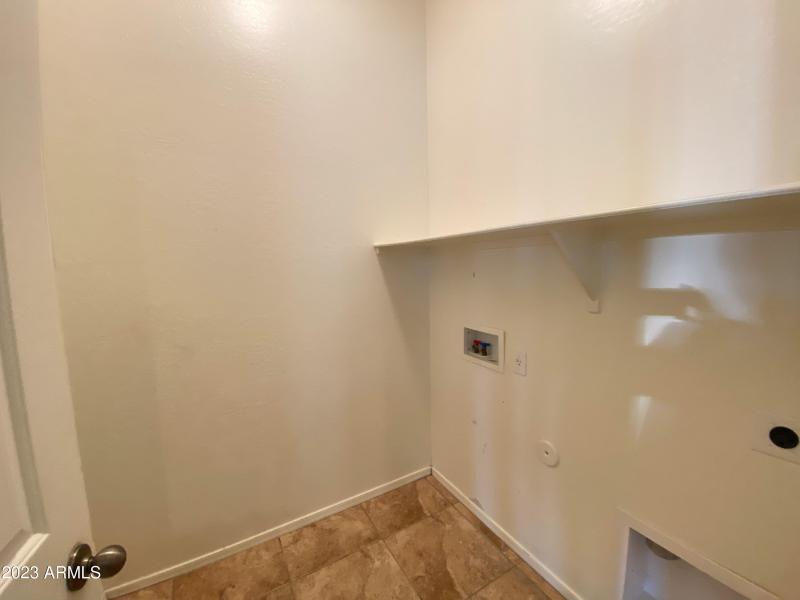 4442 N Jackson Ct-Laundry