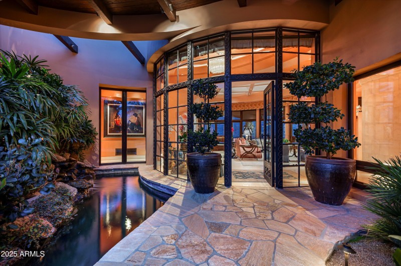 Spendid Entry Element