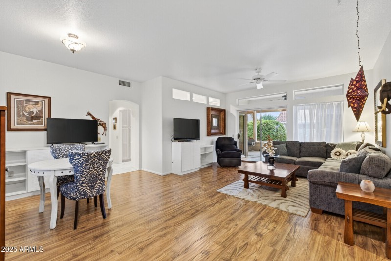 Gorgeous Wood grained vinly plank