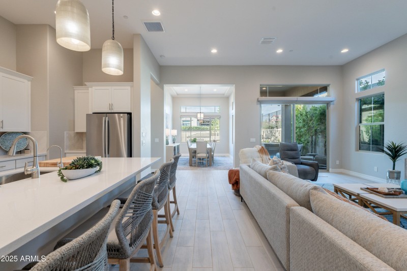 Tranquil Kitchen Dining Space