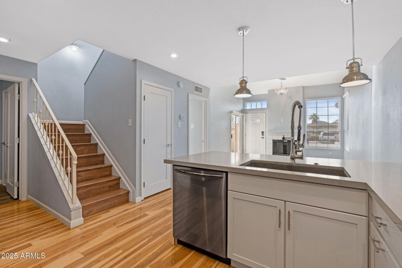 8-web-or-mls-1717-e-union-hills-dr-1044