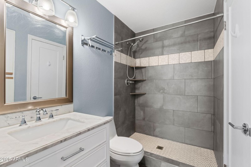 20-web-or-mls-1717-e-union-hills-dr-1044