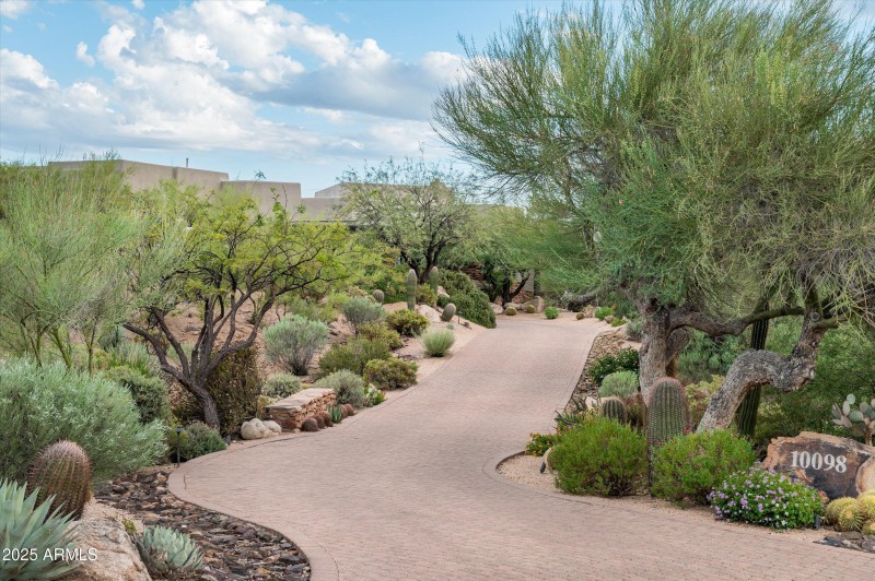 Homes Secluded Entrance