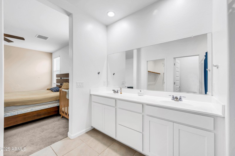 2340 W La Salle St-15