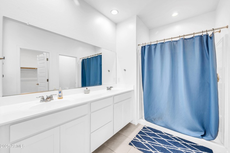 2340 W La Salle St-16