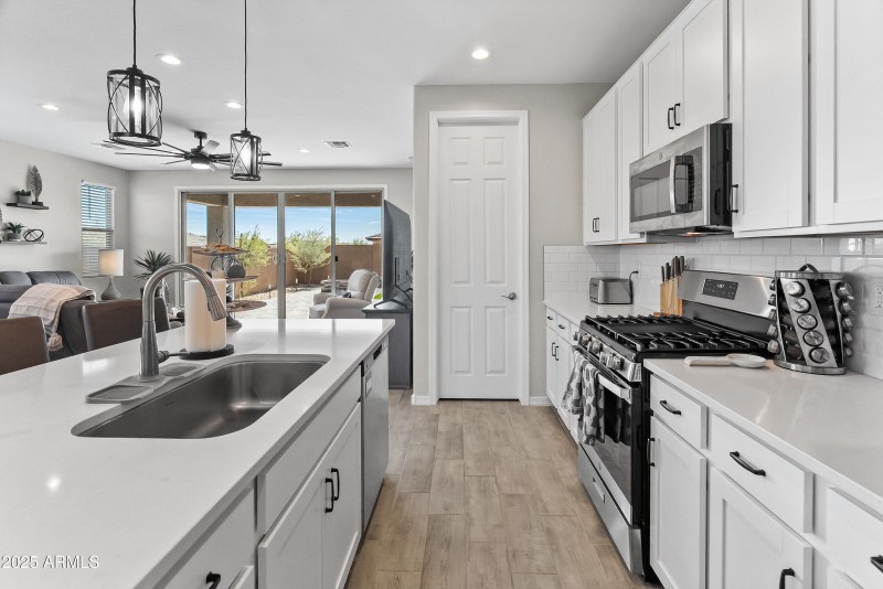 17745 W Running Deer Trl-14