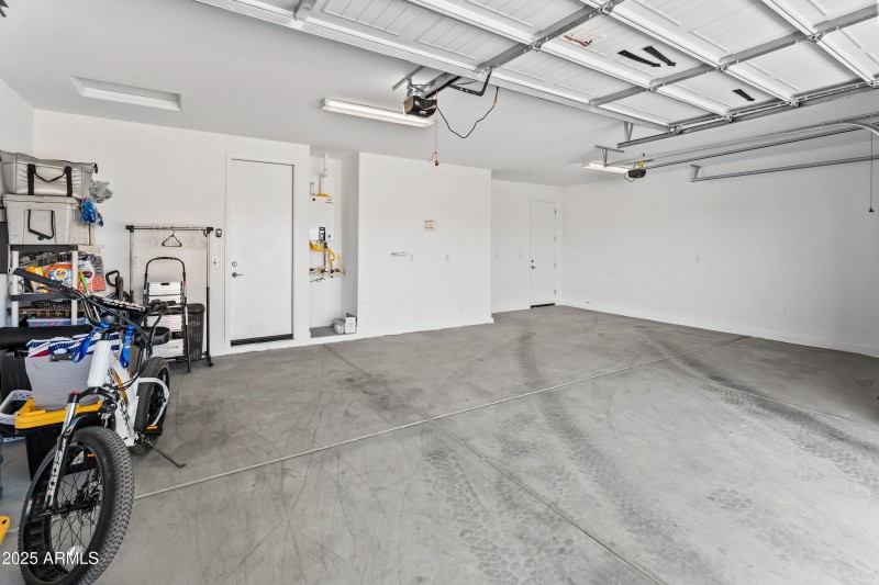 17745 W Running Deer Trl-35