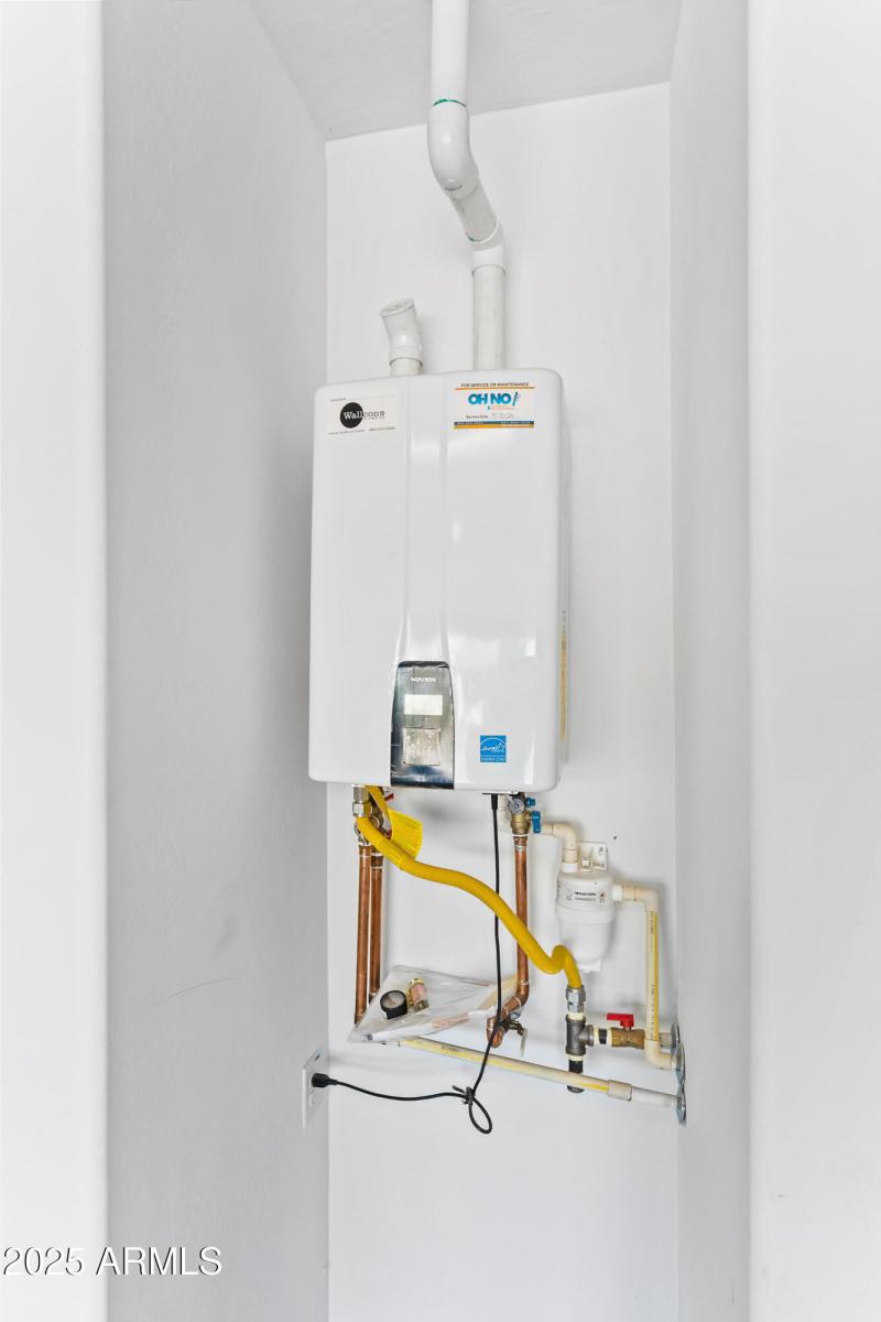 17745 W Running Deer Trl-36