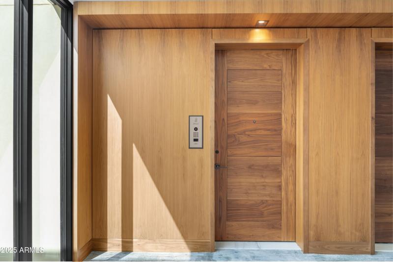 017_Entrance