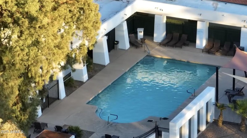 048_2025-10-10_at_10.00.08_am_370