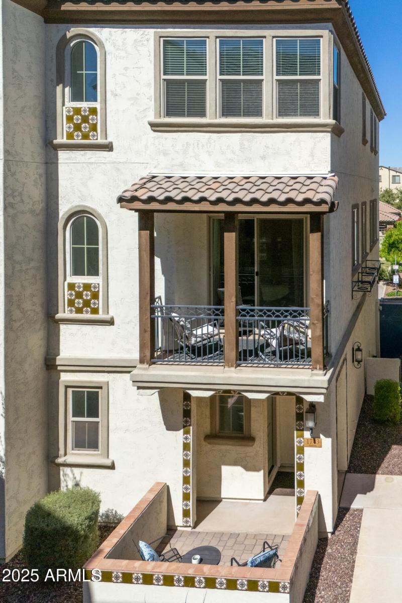 1743 E BRIDGEPORT PKWY