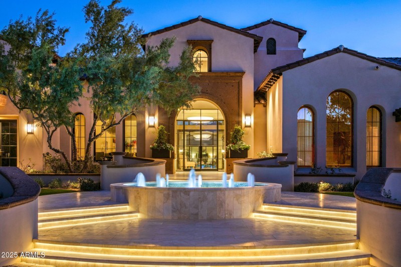 004_Front Court Yards