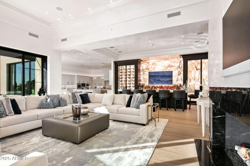 028_Family Room To Kitchen