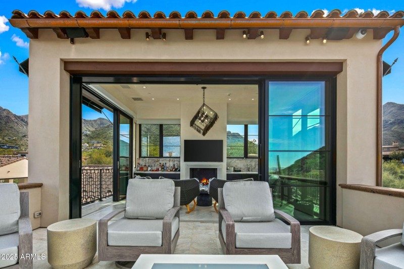 078_Guest House Upstairs Patio