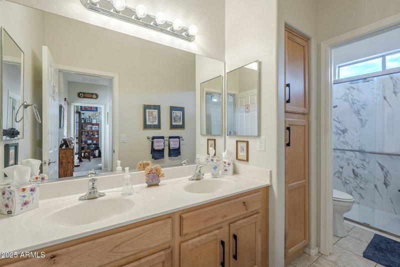 Guest bath with dual vanities